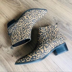 ✨Marc fisher leopard Chelsea boots size 9